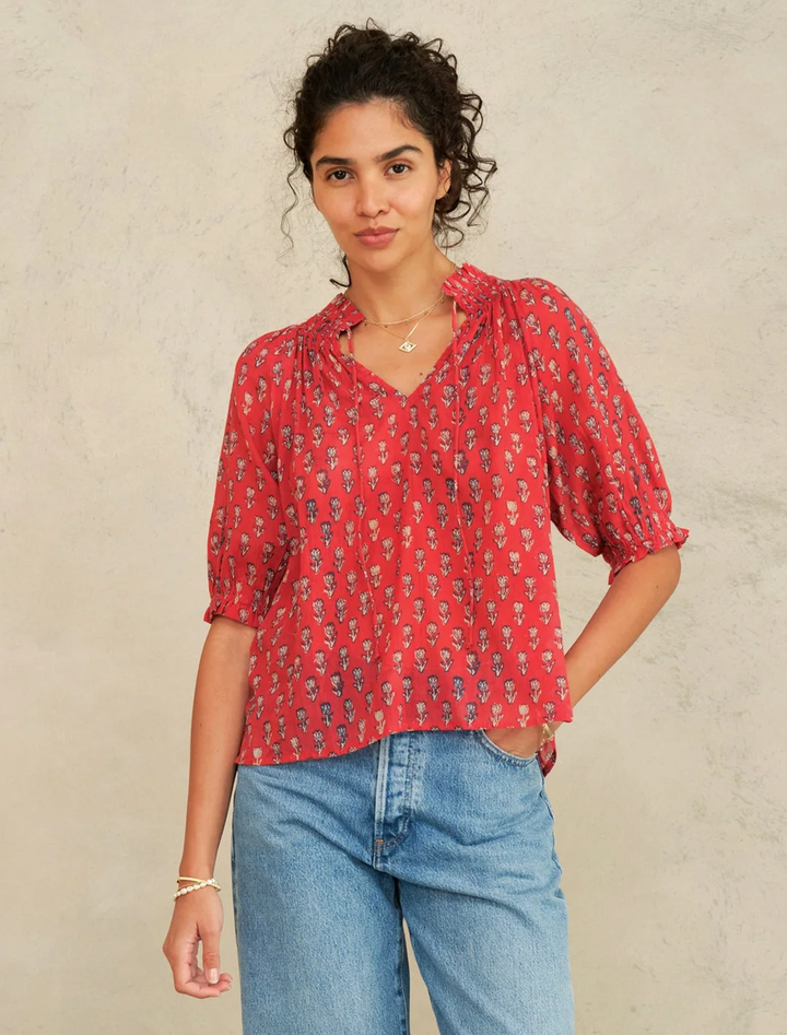 ari print short sleeve top in red