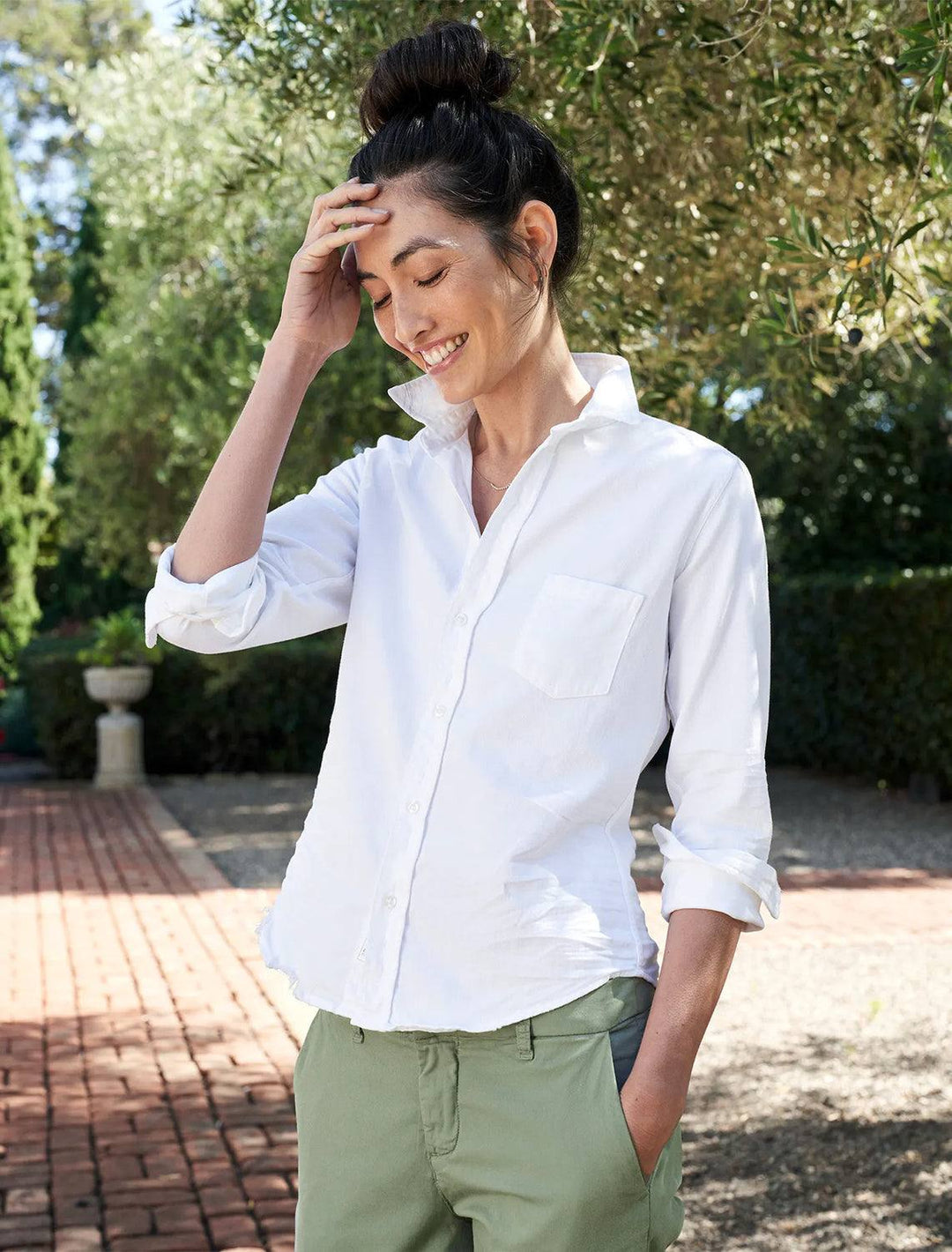 barry in distressed white denim