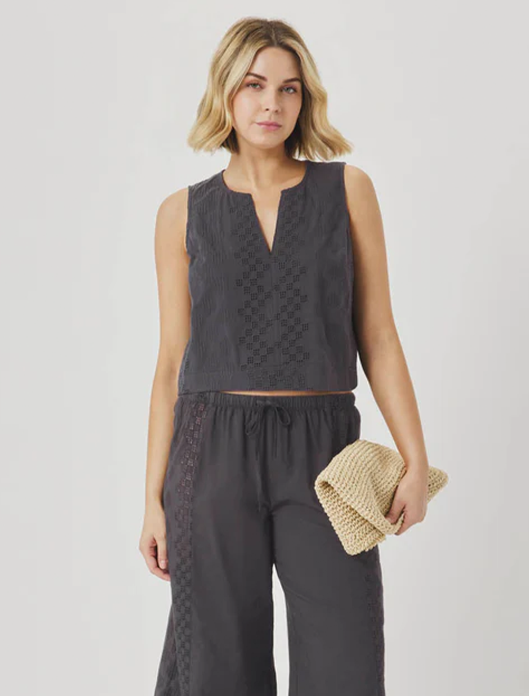 kenzie geo eyelet tank in lead