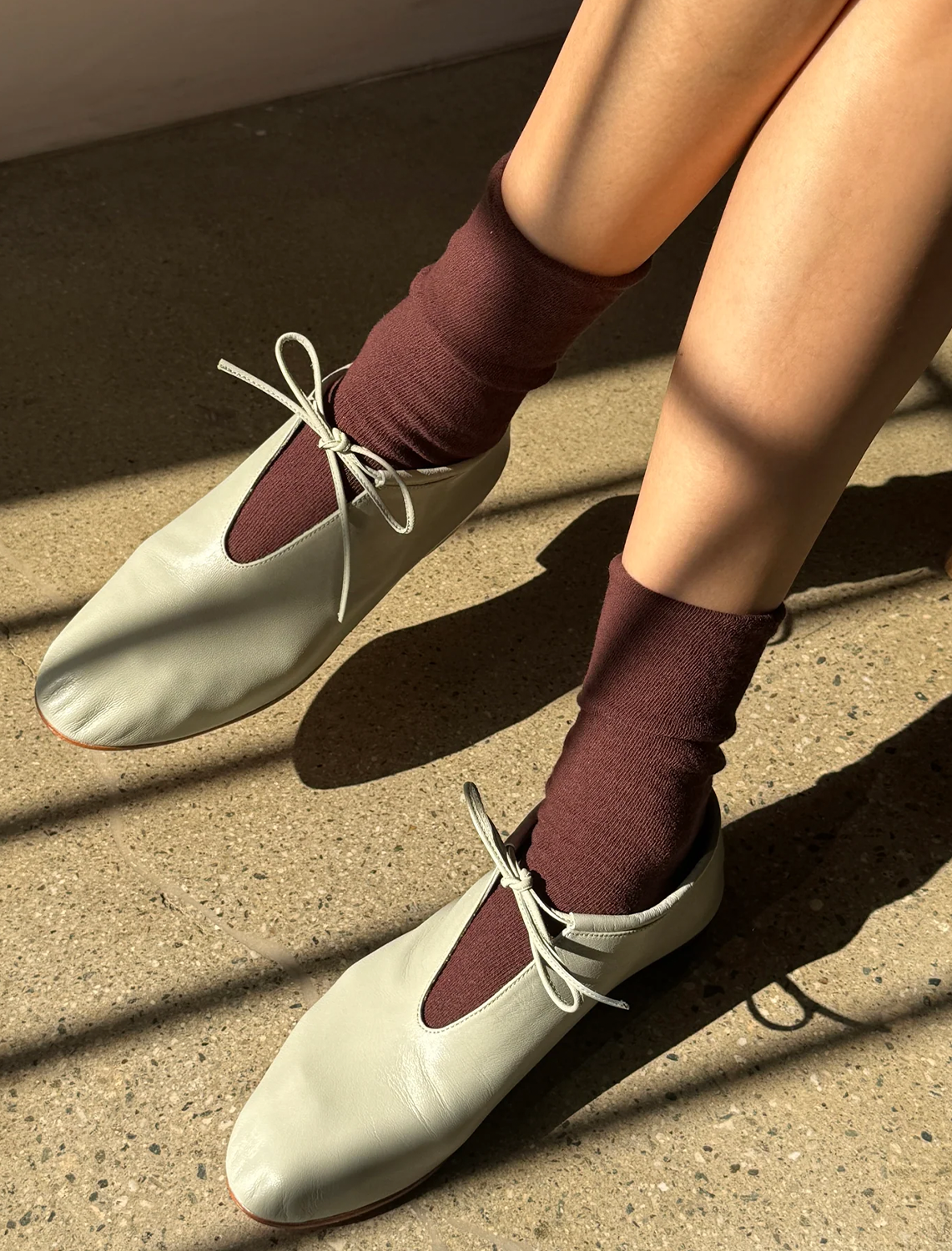 breezy sneaker socks in dark cacao