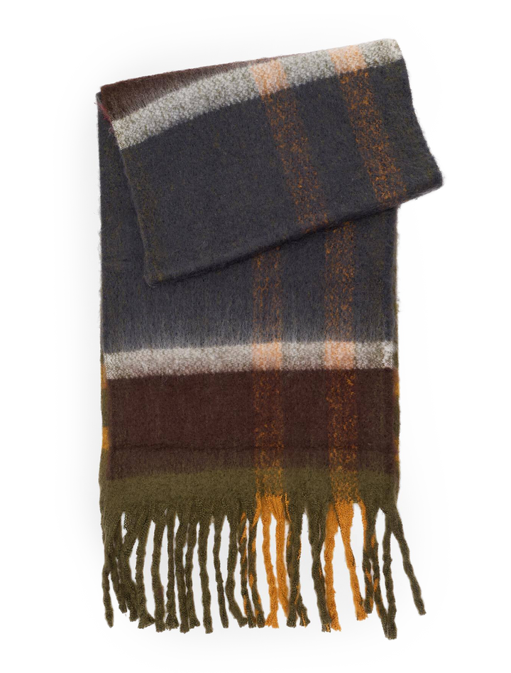 isla tartan boucle scarf in classic plaid