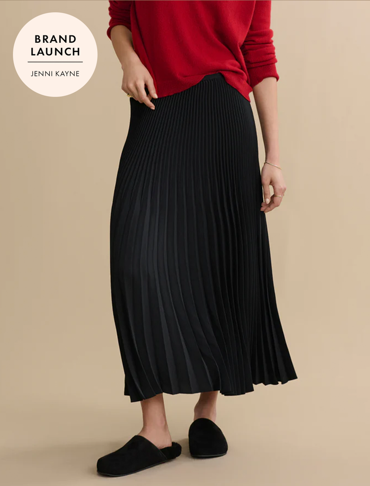 pleated skirt in black