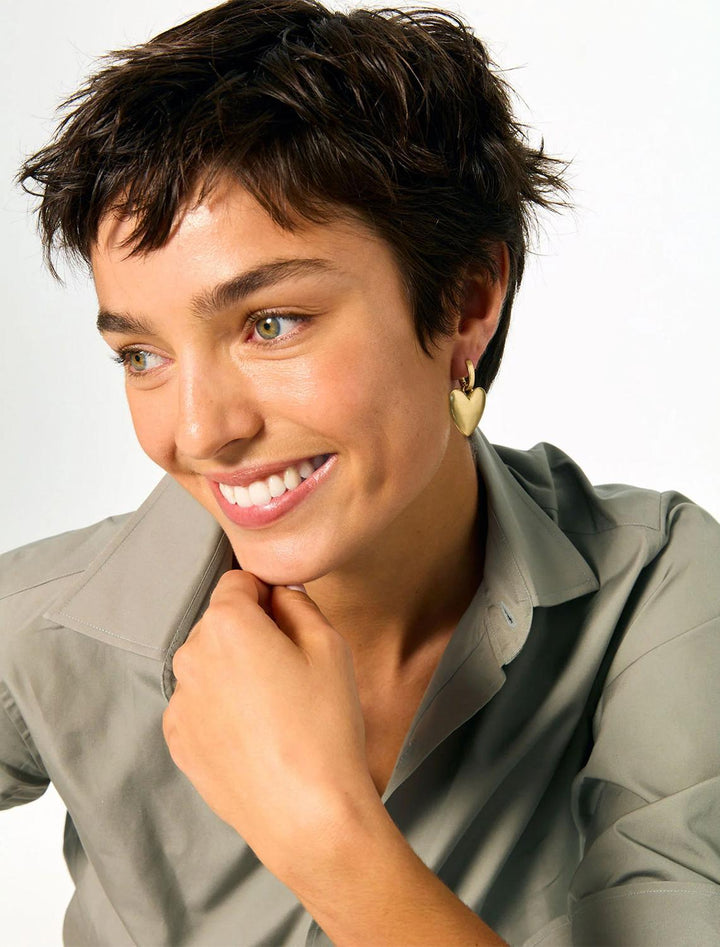 the heart token earring in gold