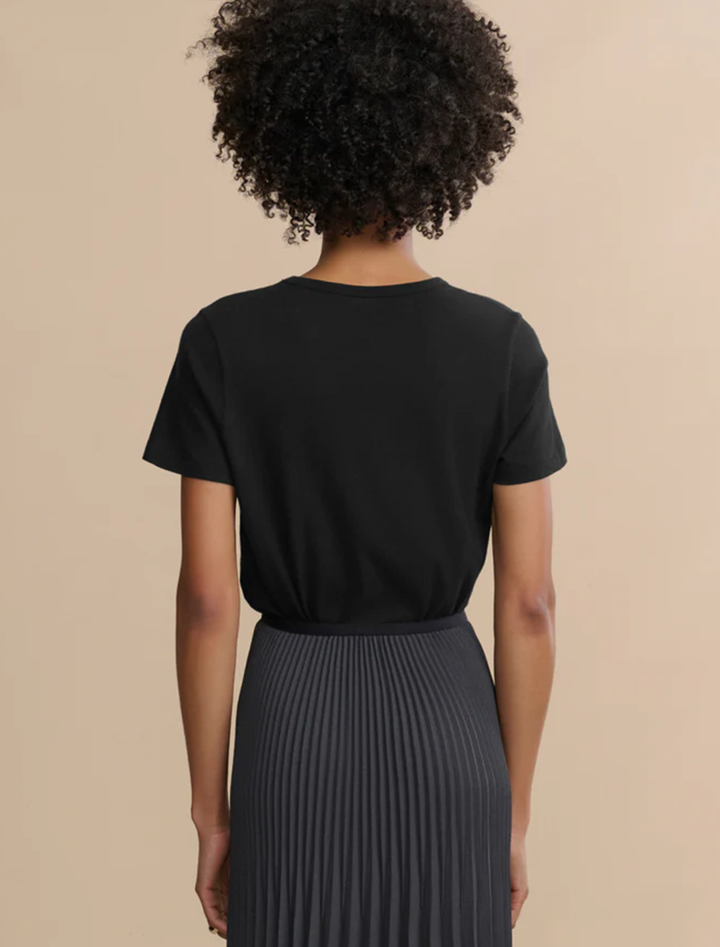 slim tee in black