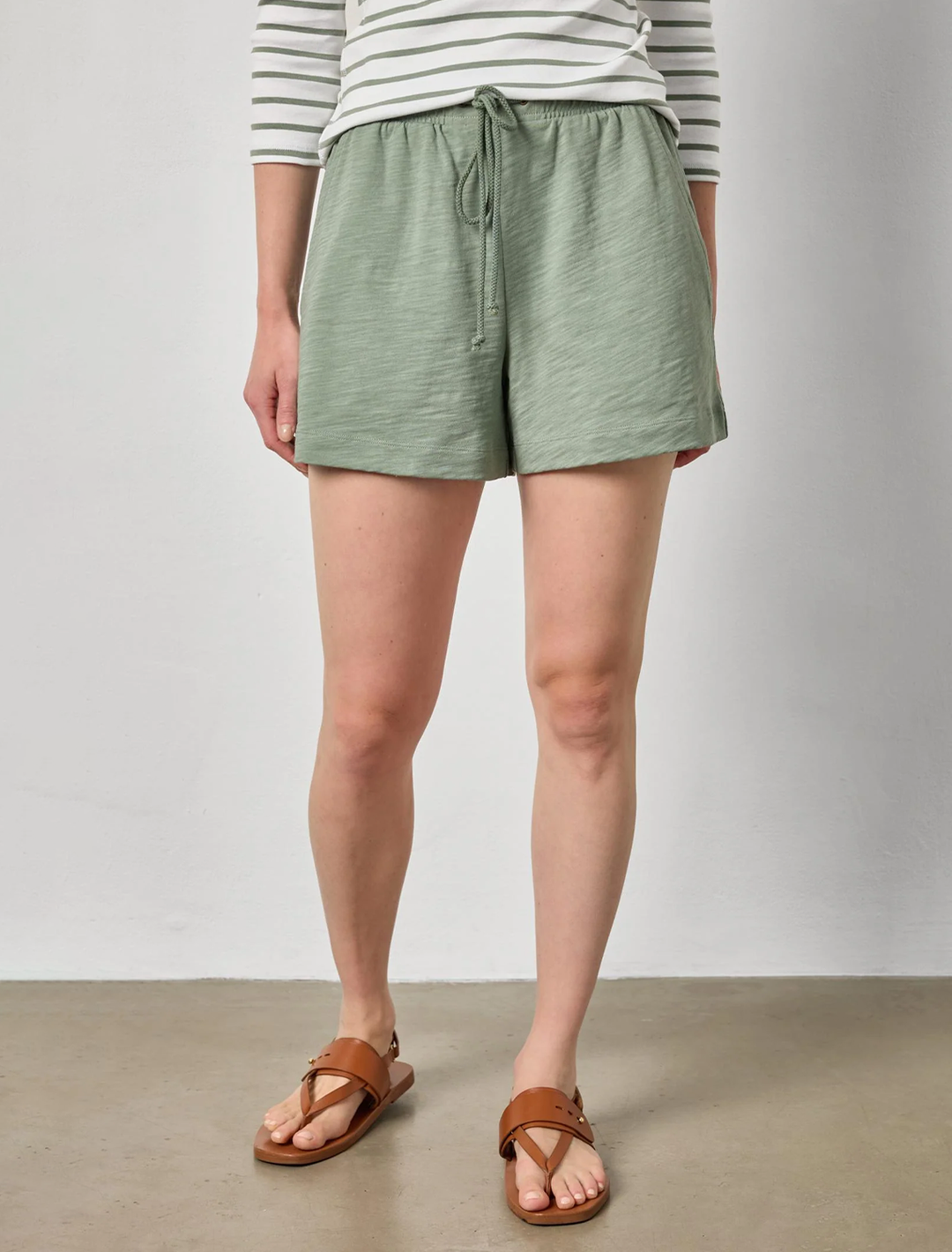 drawcord shorts in sage