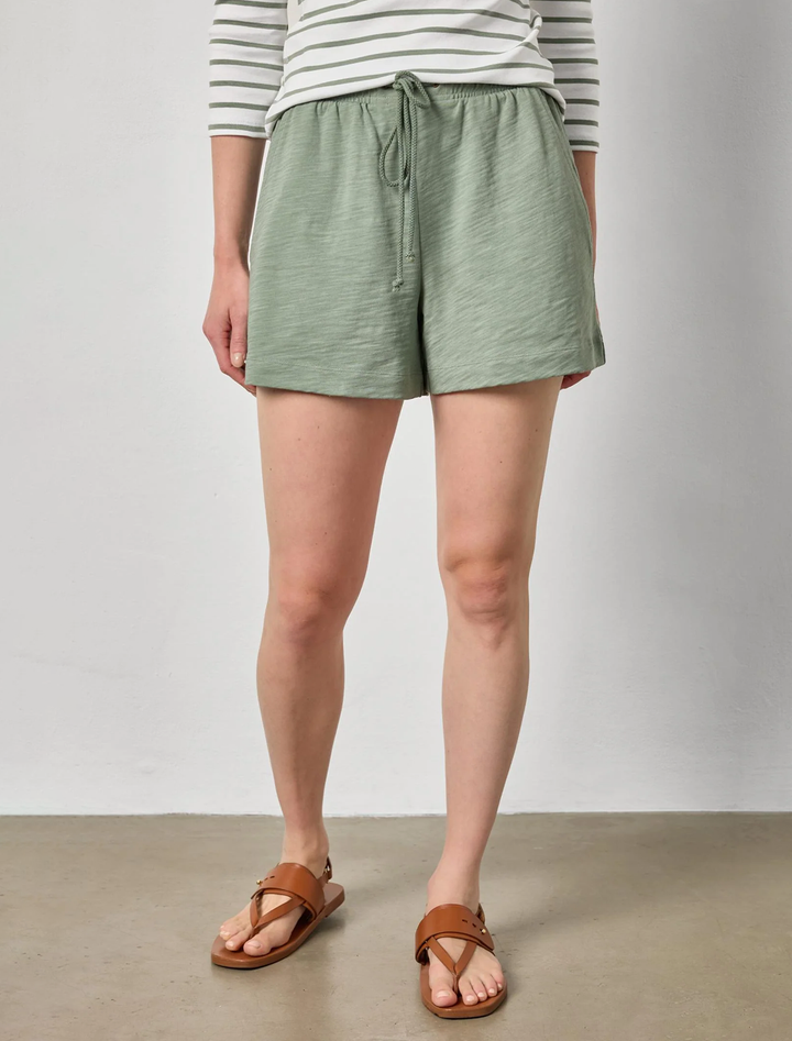 drawcord shorts in sage