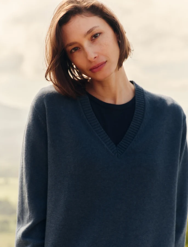 simone v neck sweater in heather marine