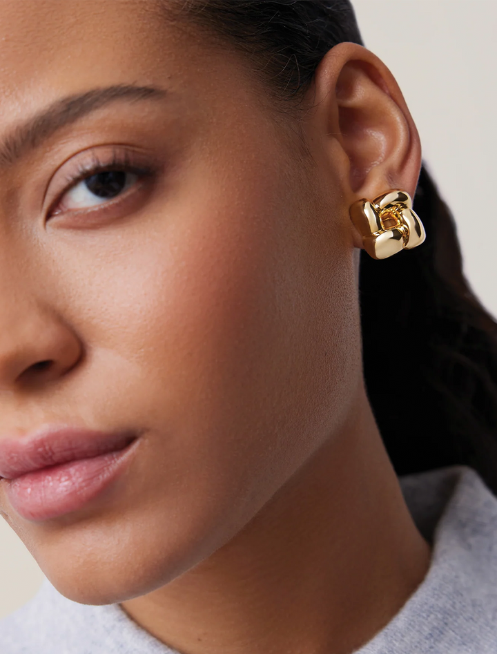 small woven square earrings in gold