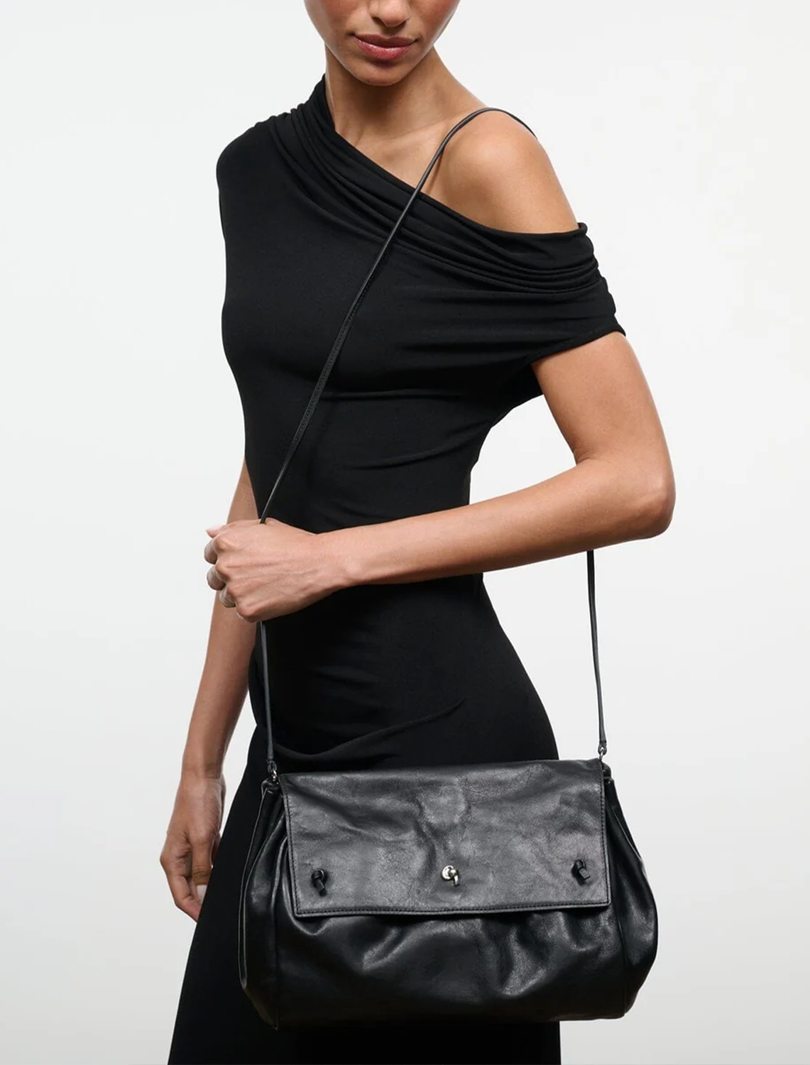 cy bag in black