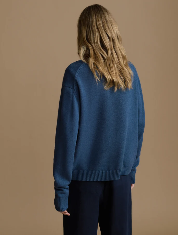 simone v neck sweater in heather marine