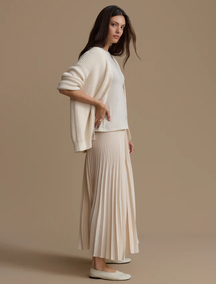 pleated skirt in ivory