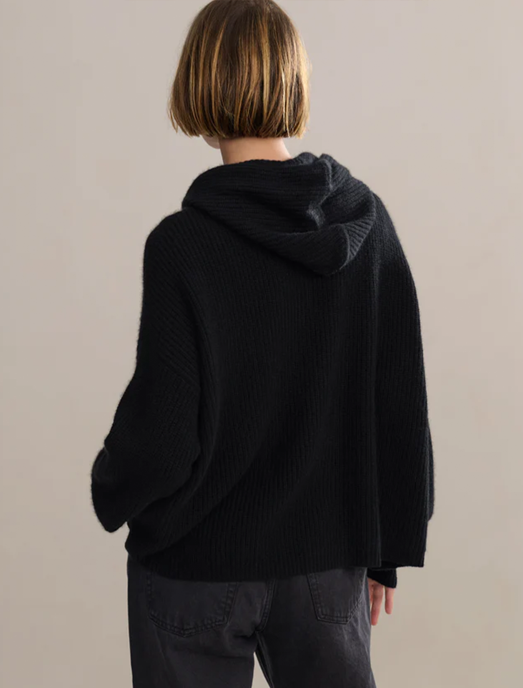 cashmere fisherman hoodie in black