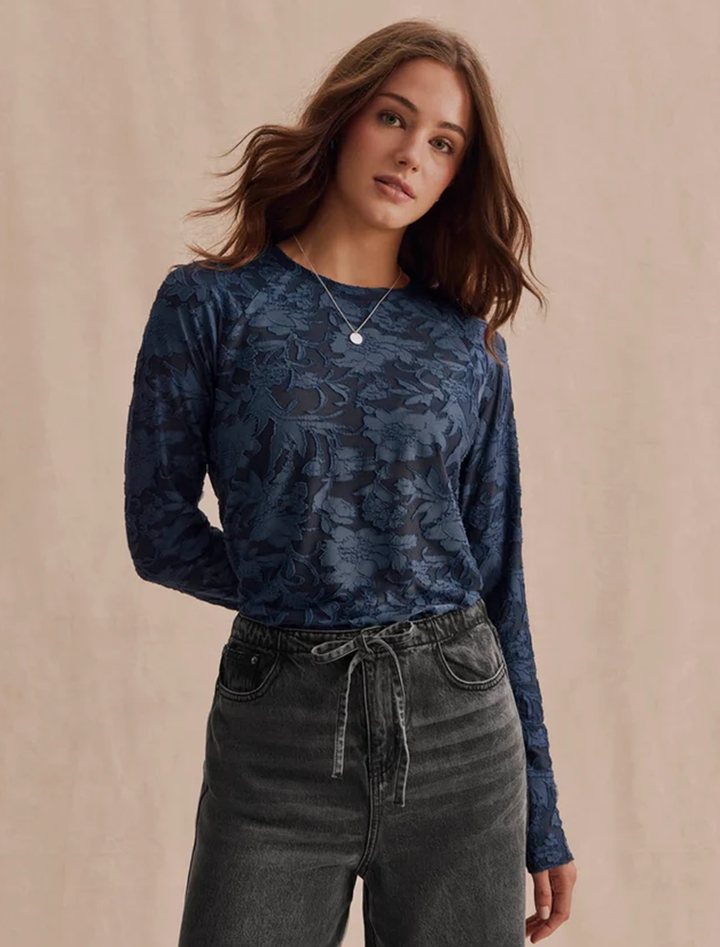cecelia floral long sleeve tee in dark navy