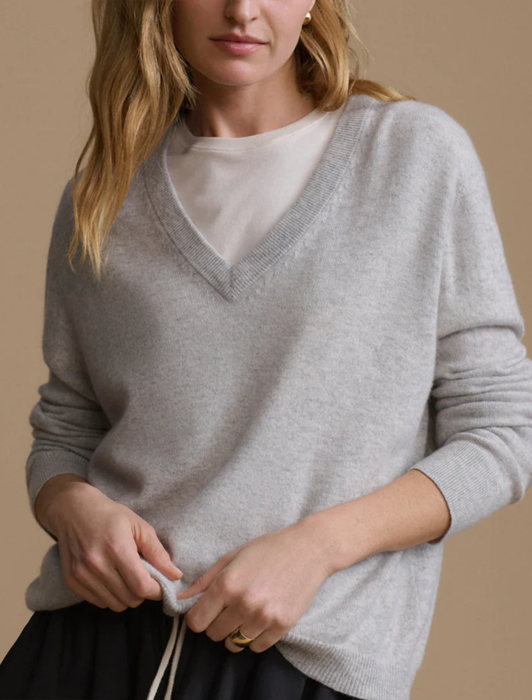 flynn cashmere v-neck sweater in grey