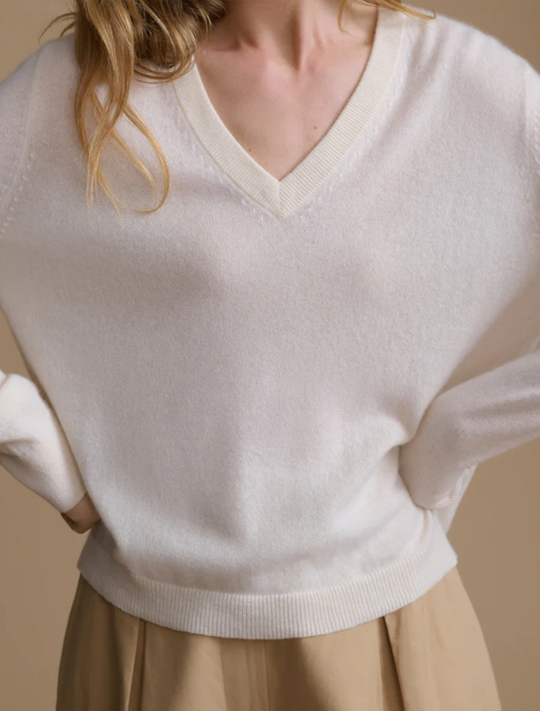 flynn cashmere vneck sweater in ivory