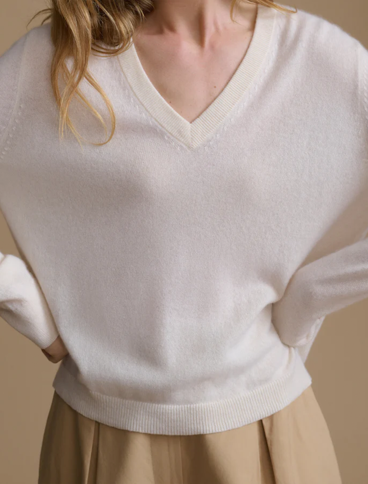 flynn cashmere vneck sweater in ivory