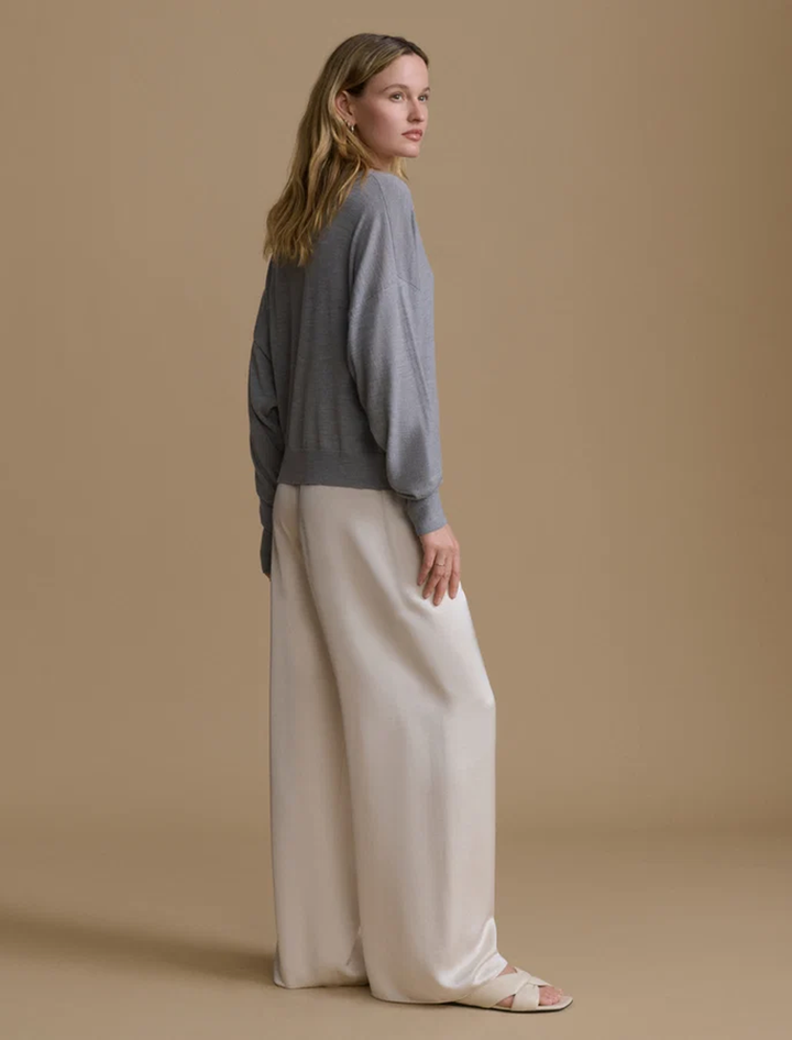 dree v-neck sweater in heather grey