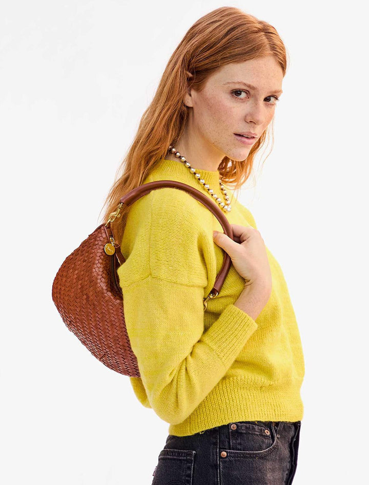 petite moyen in hazelnut woven zig zag