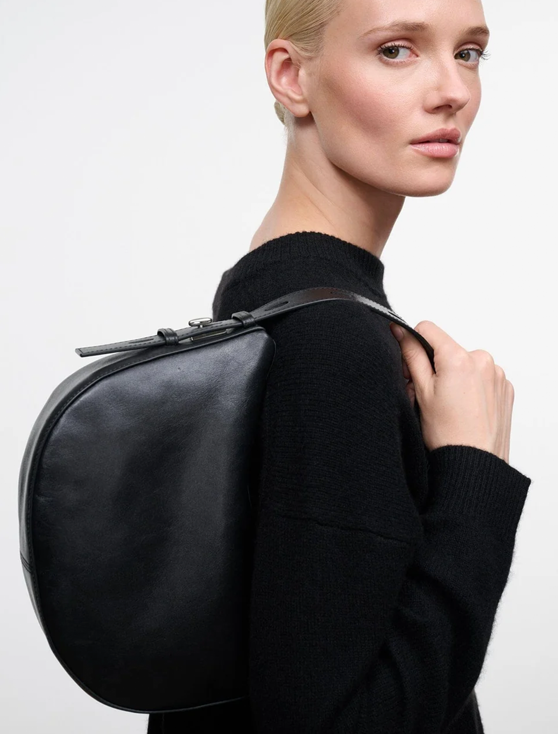levi bag in black