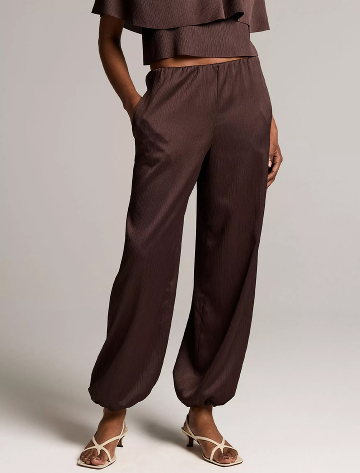 plisse crinkle pant in iron