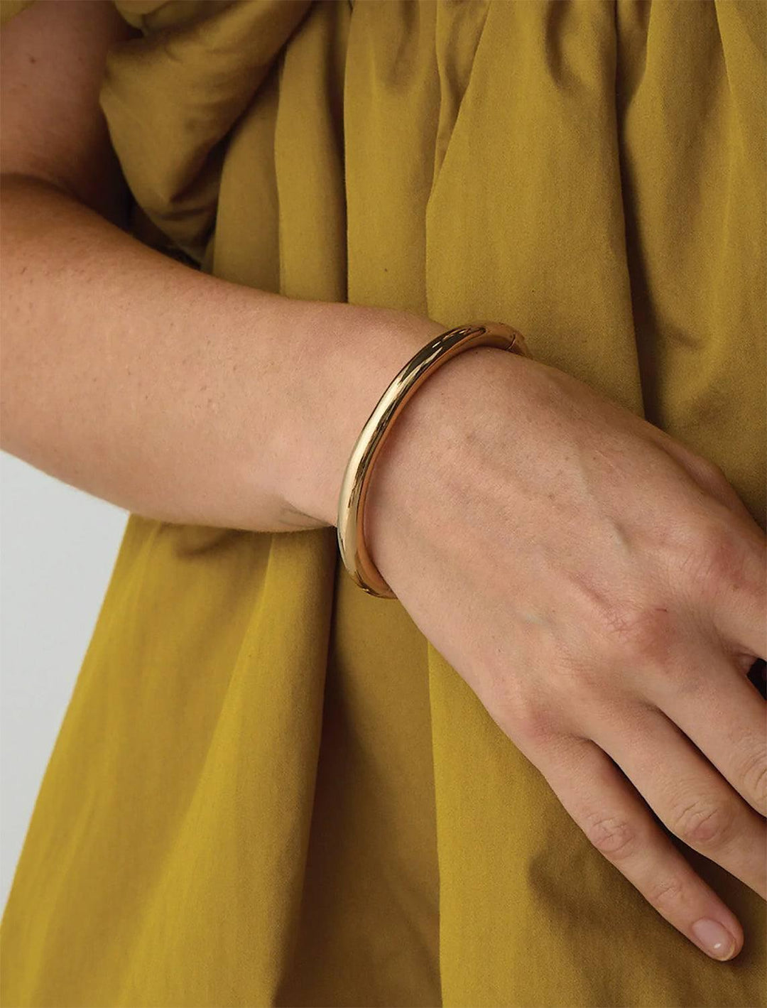 gia bangle in gold