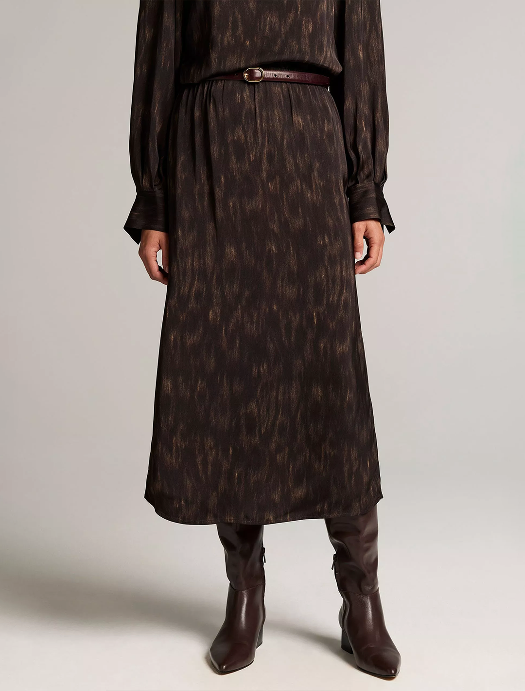 pull on slip skirt in cinderwood print