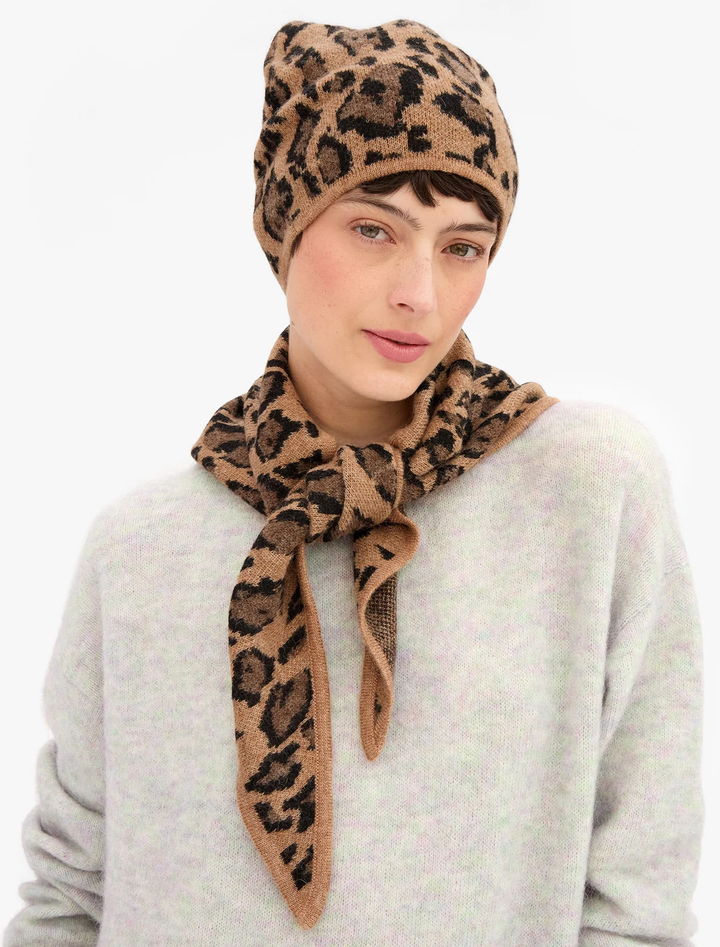 triangle scarf in camel jaguar