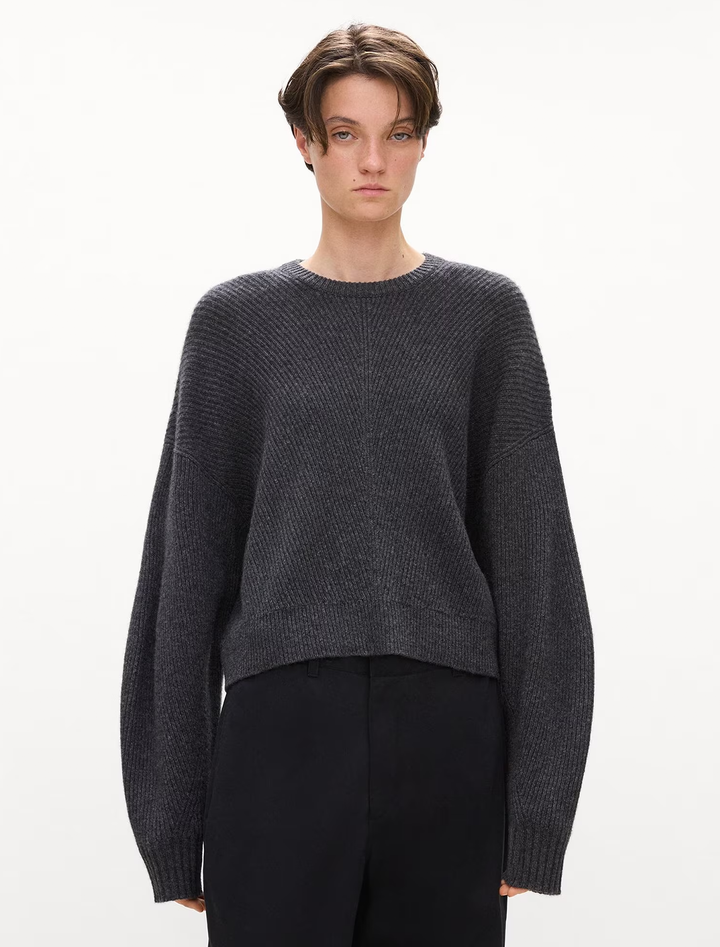 cashmere crewneck pullover in charcoal