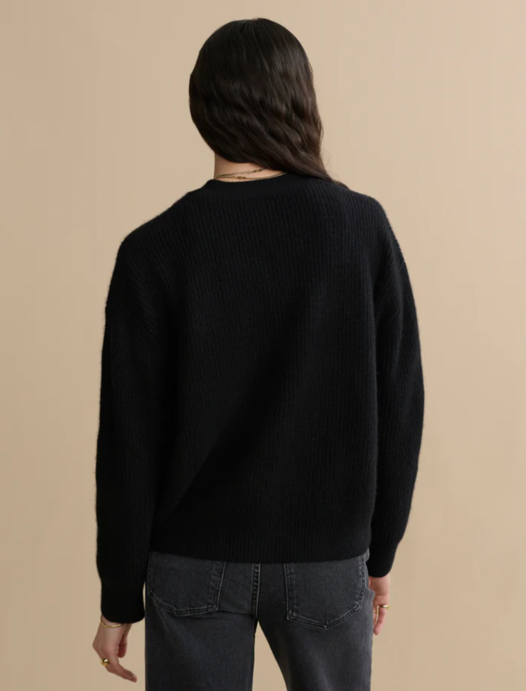 cropped cashmere cocoon cardigan in black