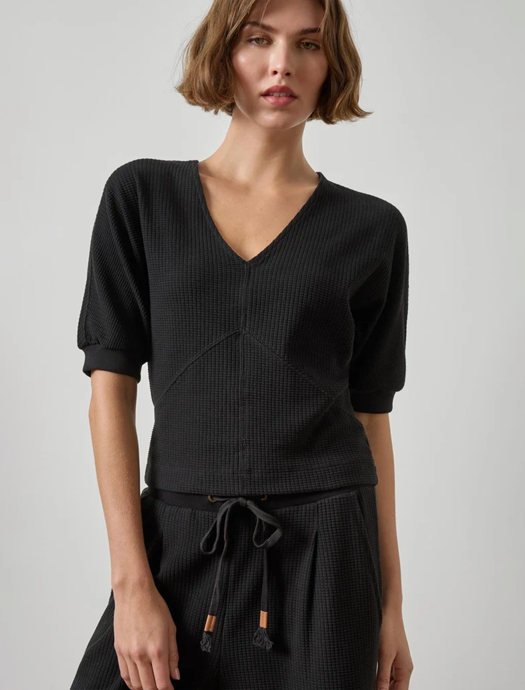 seamed v neck top in black