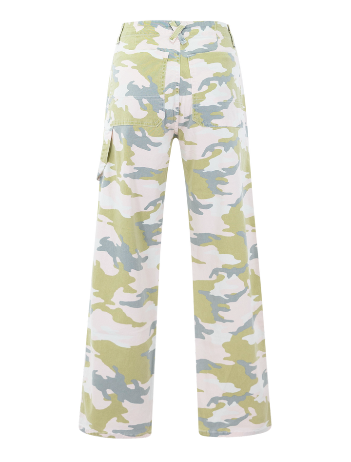 carpenter in pink camo
