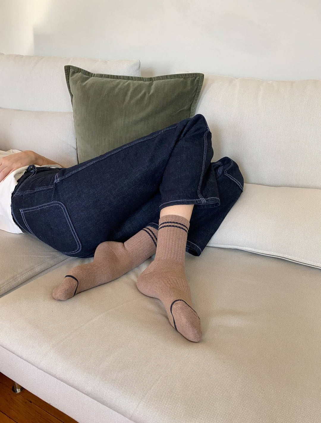 model wearing boyfriend socks in cocoa