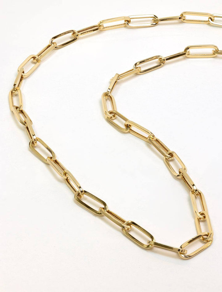 Close-up view of Sydney Evan's gold paperclip chain 18".