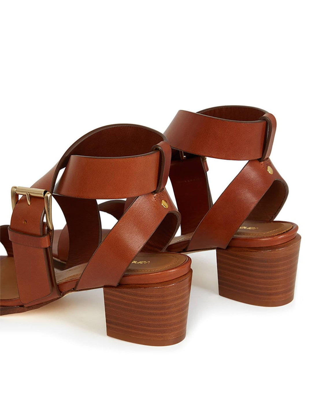 Close-up view of Vanessa Bruno's wrap sandals in cognac | 45mm heel.
