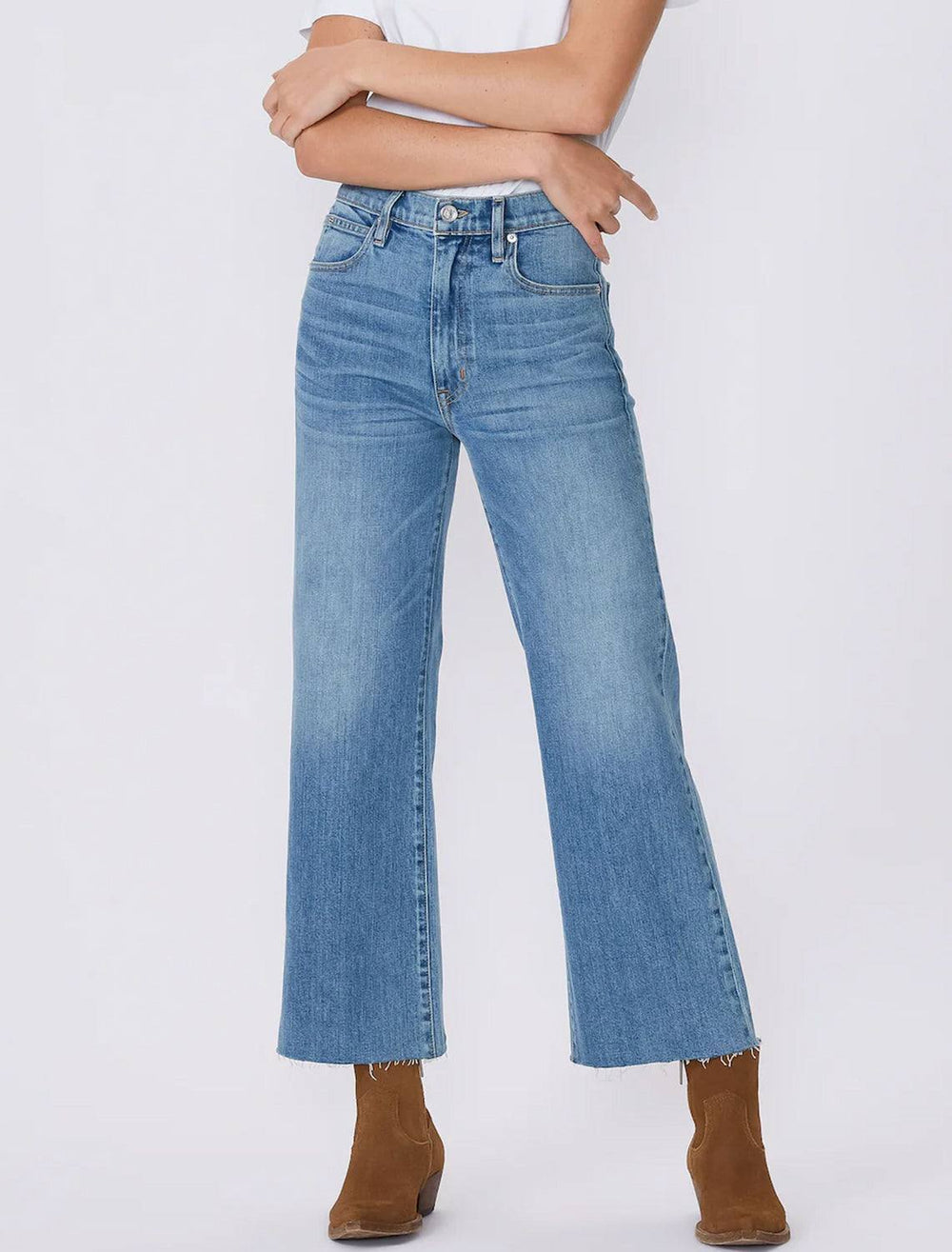 Model wearing SLVRLAKE's grace crop jeans in miles away.