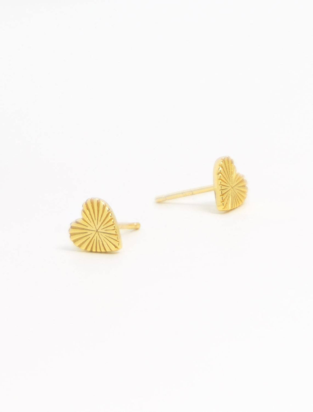 heartbeat studs in gold (2)