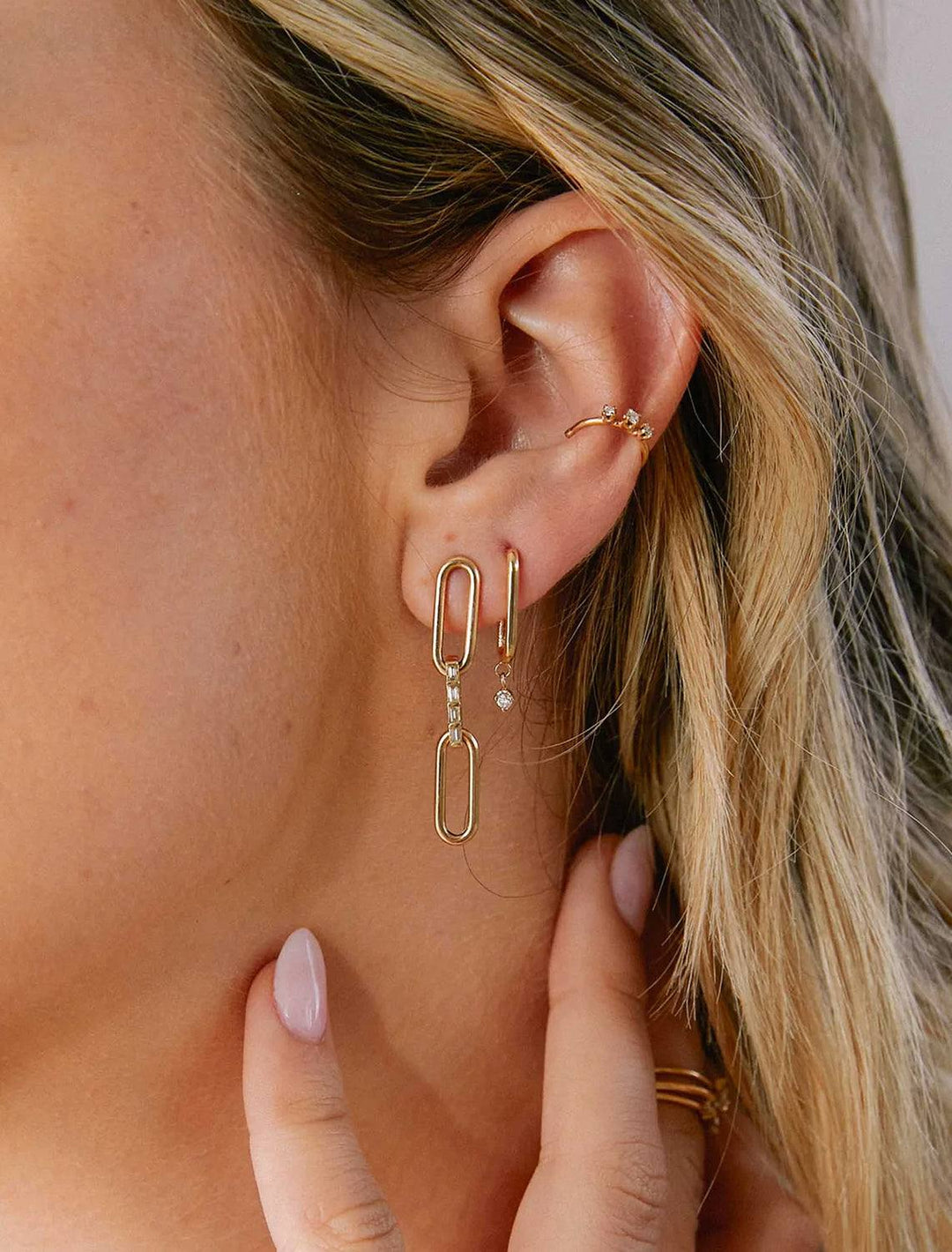 Model wearing Zoe Chicco's 14K Three Link Large Paperclip Drops with Baguette Detail in Gold.