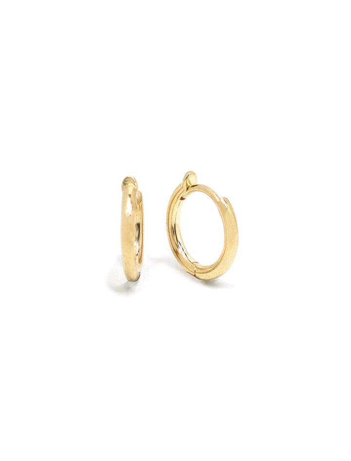 Front view of Zoe Chicco's 14k small huggie hoops | 10.5 mm.