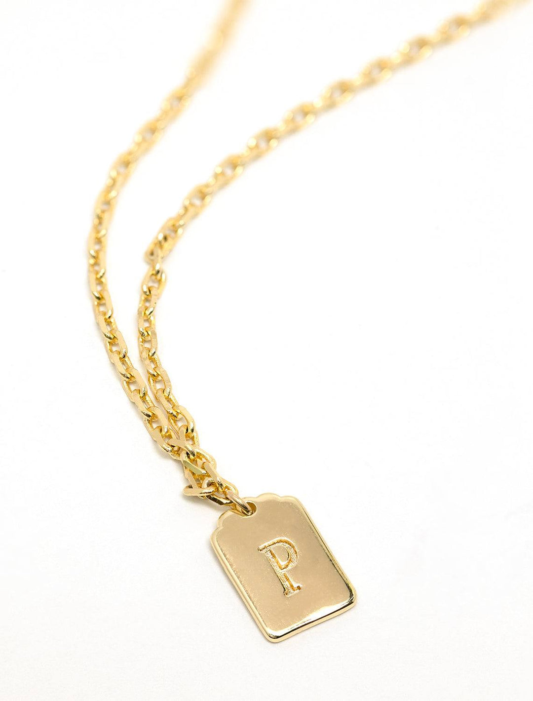 initial tag pendant necklace in gold | P (2)