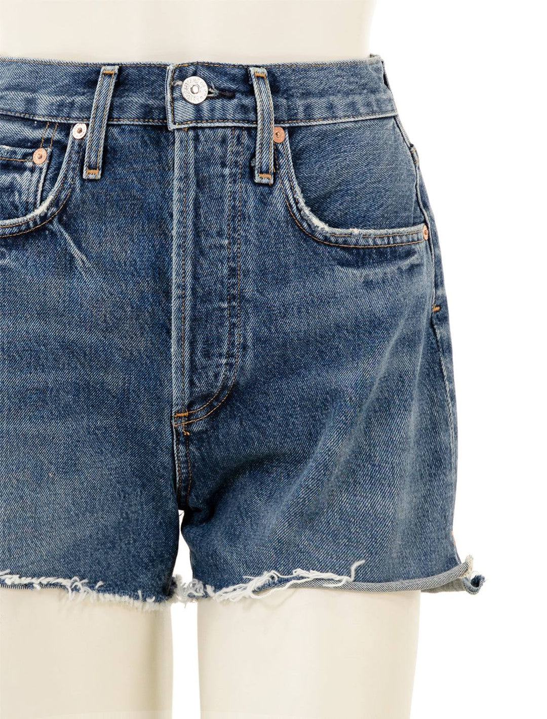 Close-up view of Citizens of Humanity's marlow vintage short in amaretto.