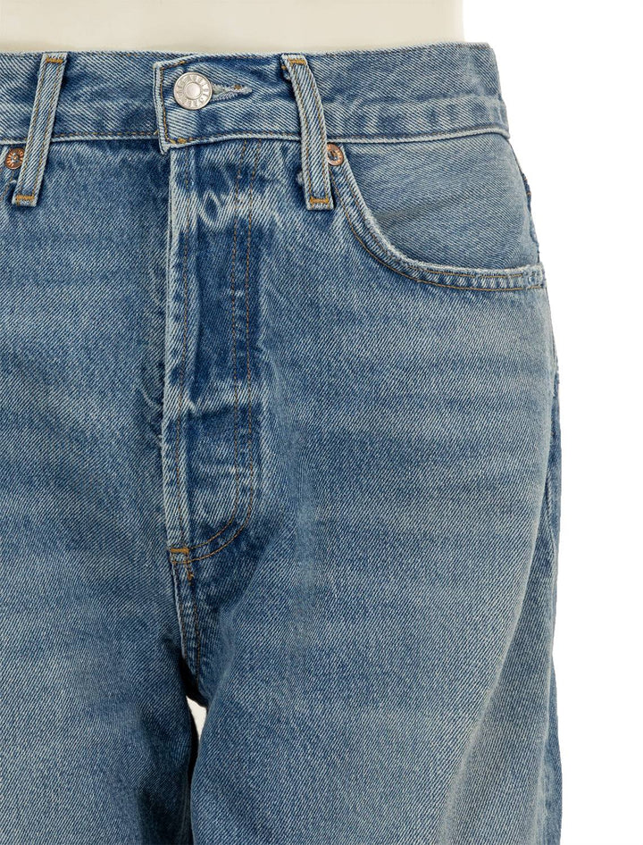 Close-up view of AGOLDE's 90's crop in bound.