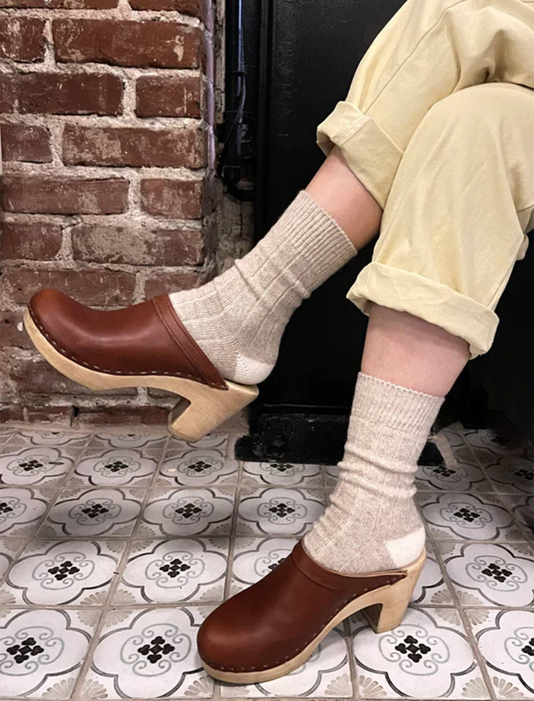 model wearing classic cashmere socks in fawn