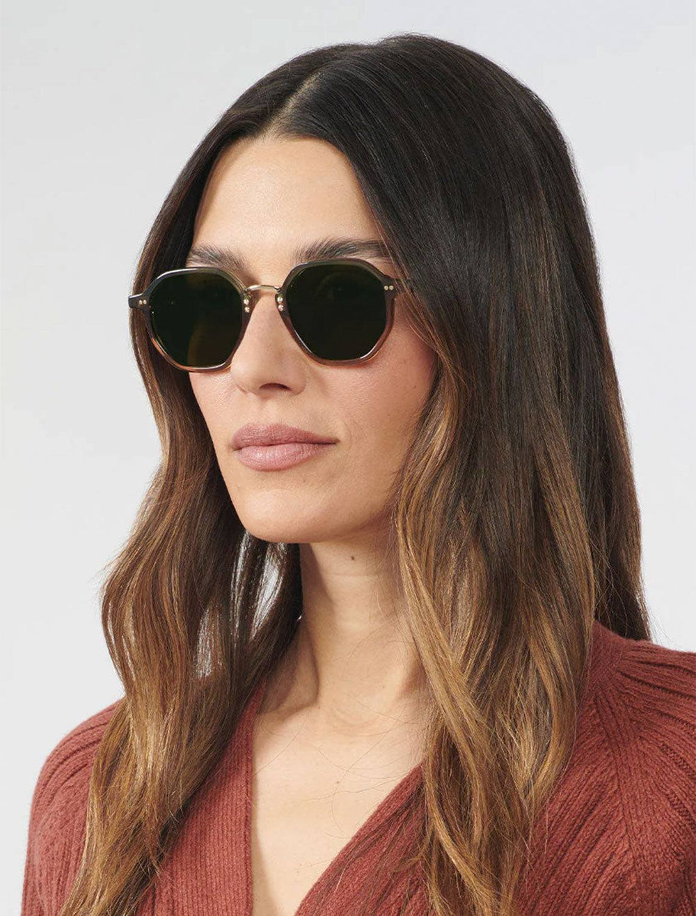 Model wearing Krewe's dakota sunglasses in wasabi.