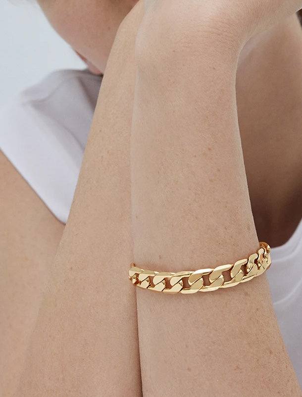 walter bracelet in gold (2)