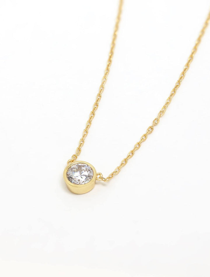 solitaire necklace in gold (2)